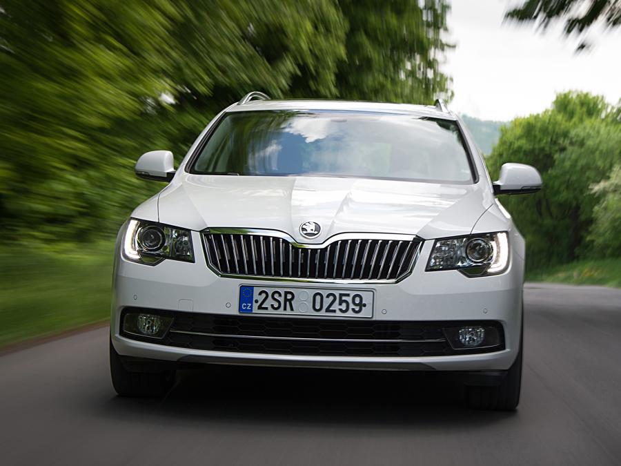  Skoda Superb Combi 2013 года  (фото 7 из 21)